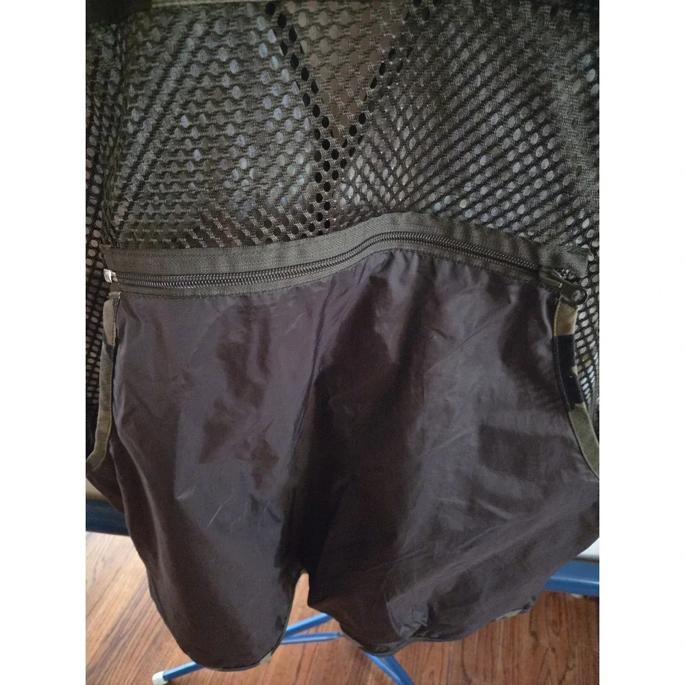 Master Sportsman Camo Vest Size Mens XL Hunting Fishing Outdoors Nice Green